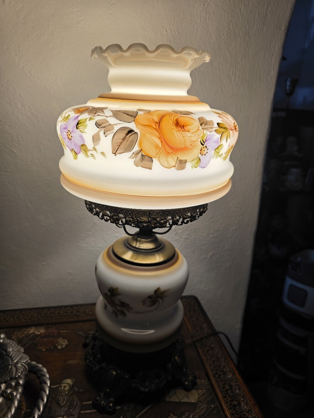 ​Vintage Gone With The Wind Style Table Lamp Hand Painted Floral Milk Glass 21"